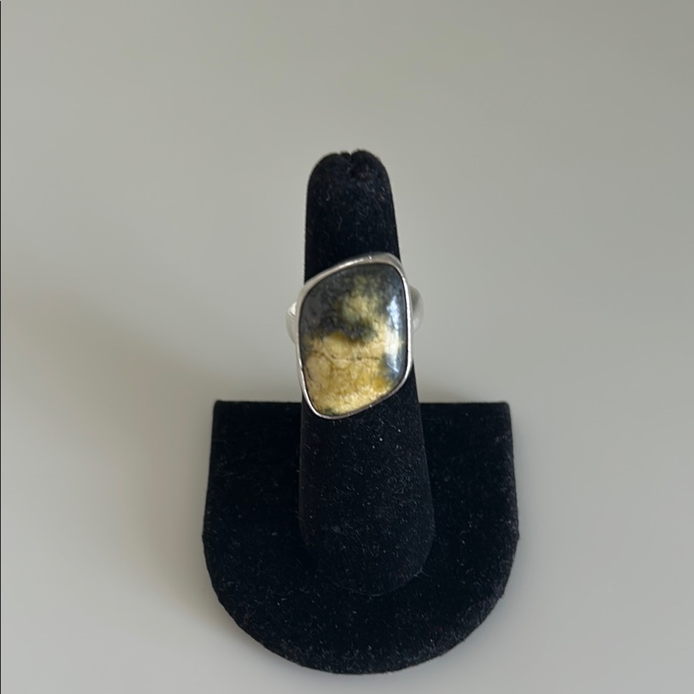 Elegant sterling silver and green jasper ring